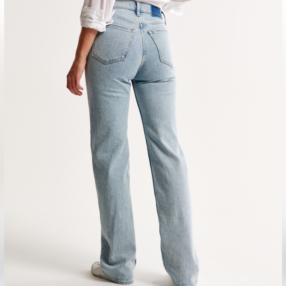 Abercrombie and Fitch 90s Relaxed Jean High-Rise - Picture 2 of 7